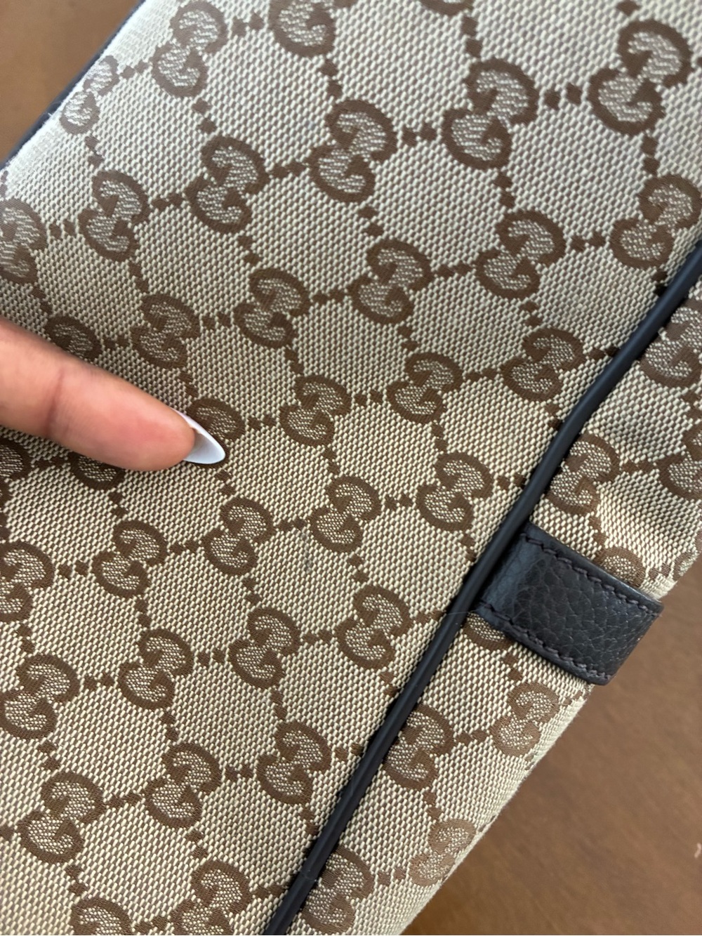 GUCCI GG SUPREME TOTE - Picture 13 of 14